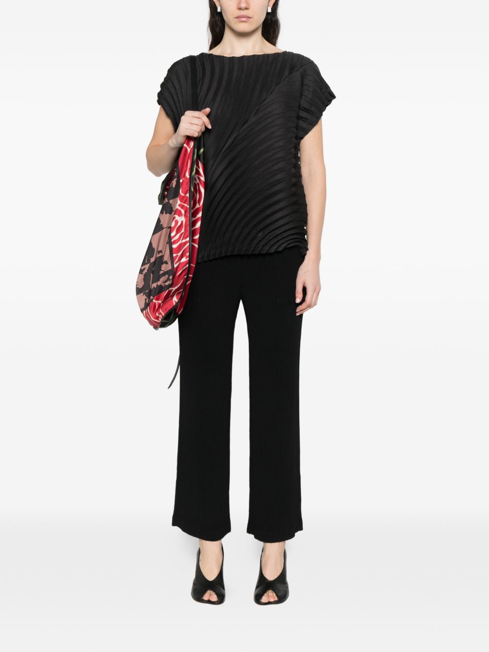Pantaloni con pieghe in nero Issey miyake  - donna 