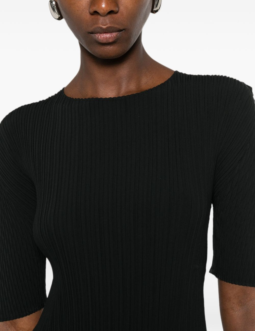 Abito con spalline e design plissettato in nero 