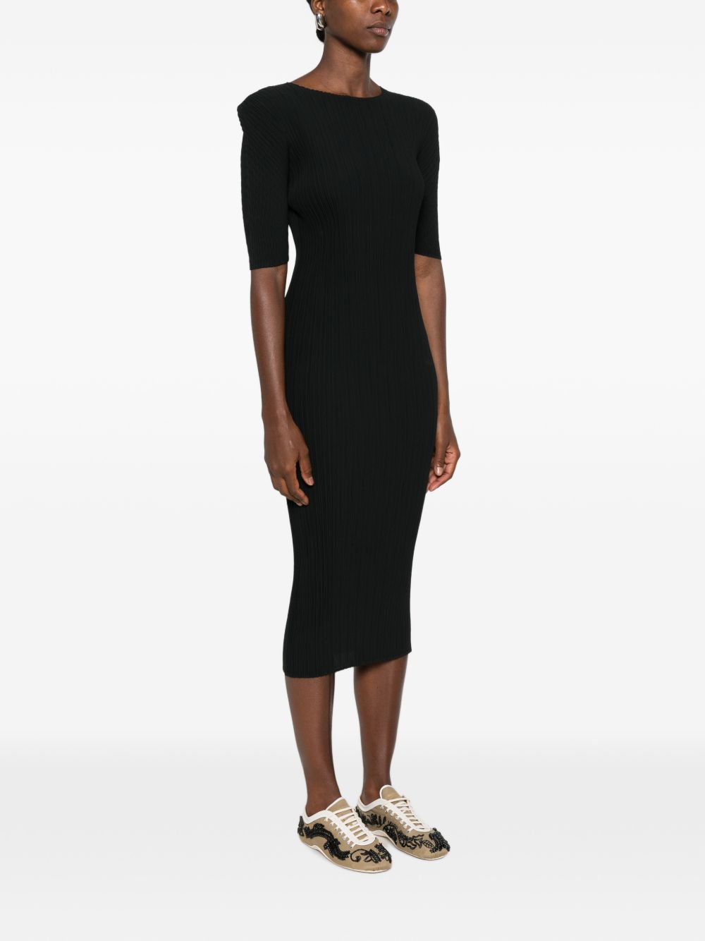 Abito con spalline e design plissettato in nero 