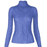 Top plisettato a collo alto in blu 