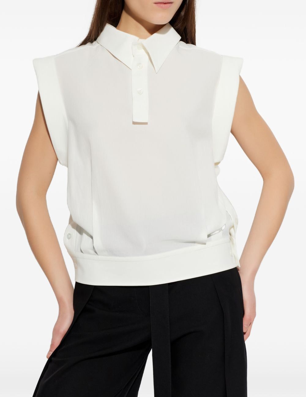 Camicia smanicata con colletto classico in bianco - Issey Miyake 