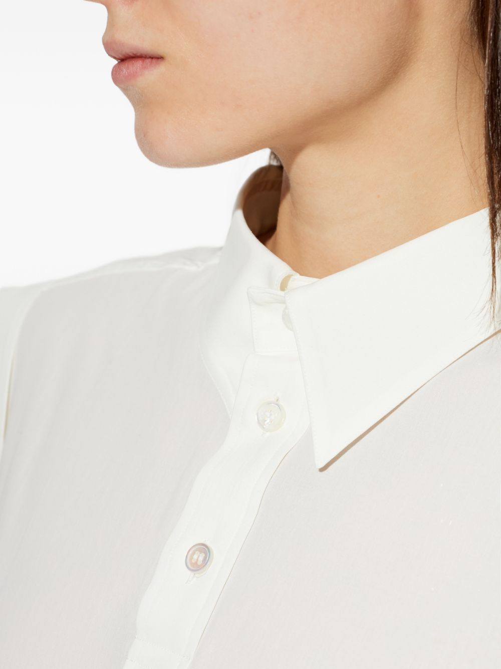 Camicia smanicata con colletto classico in bianco - Issey Miyake 
