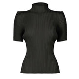 Top con design plisettato in nero 