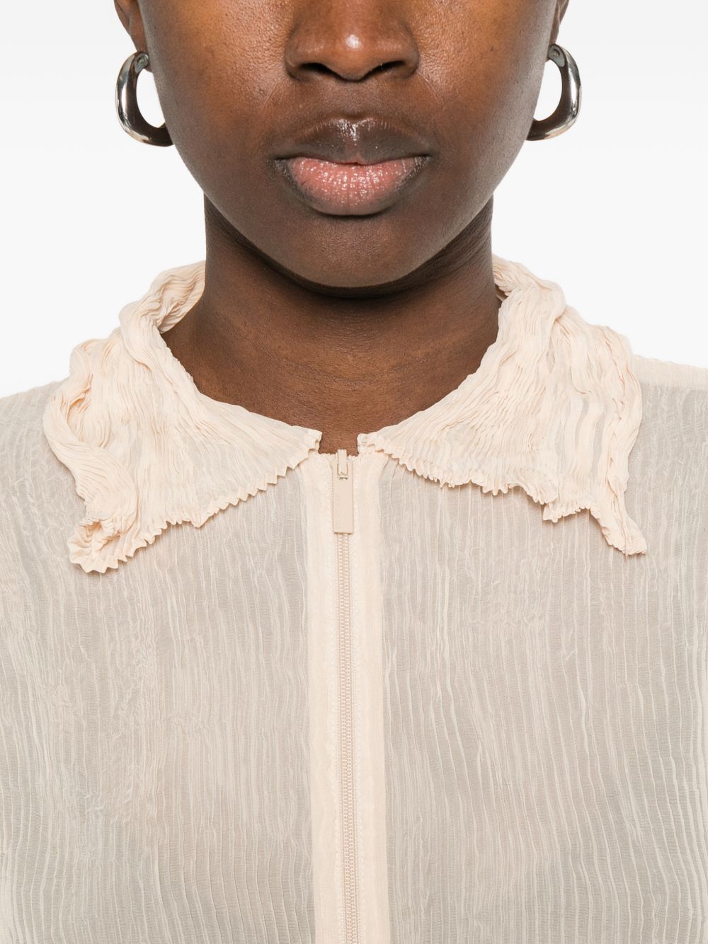 Top a maniche lunghe con design plissettato in avorio Issey miyake  - donna 