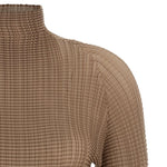 Top a maniche lunghe con design plissettato in beige Issey miyake  - donna 