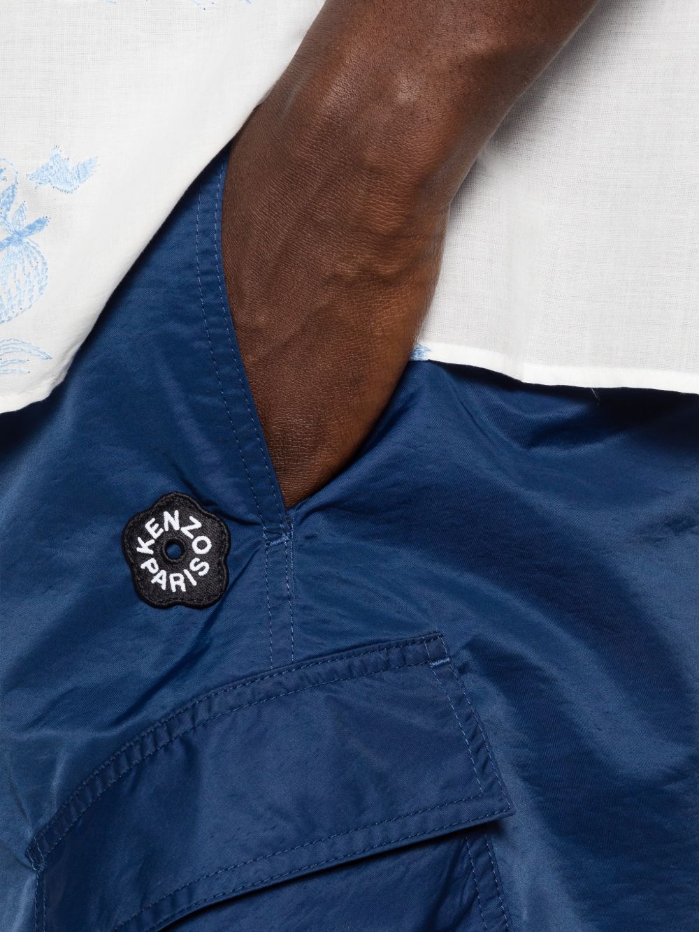 Pantaloncini con logo e toppa in blu Kenzo - uomo 