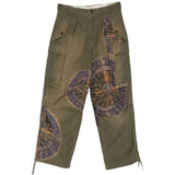 Pantaloni cargo con stampa grafica in verde Khoki - uomo 