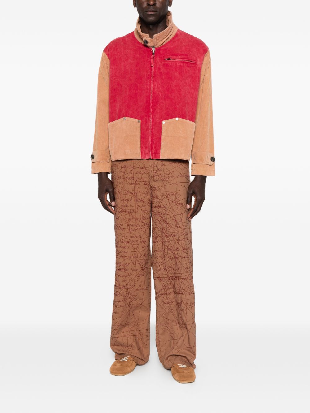 Pantaloni con motivo ricamato in marrone 