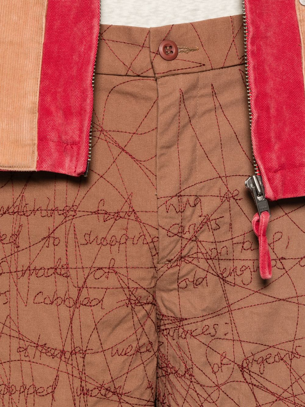 Pantaloni con motivo ricamato in marrone 