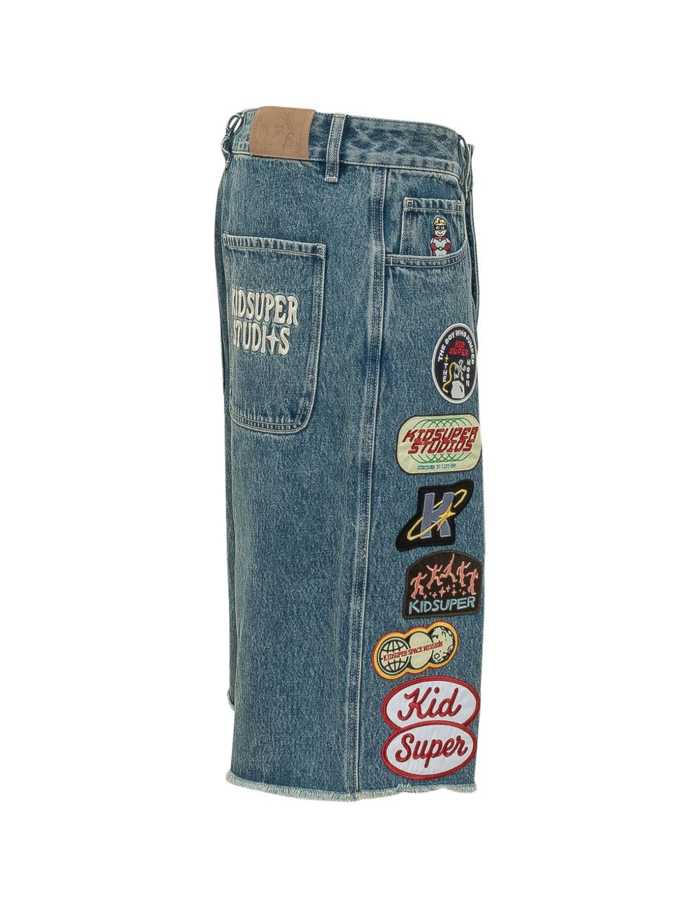 Shorts lunghi in denim con patch in blu Kidsuper - uomo 