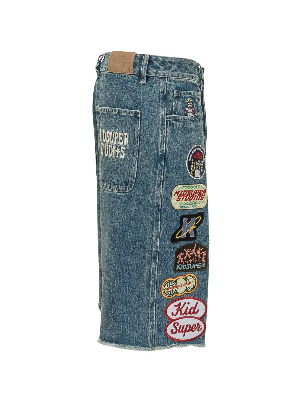 Shorts lunghi in denim con patch in blu Kidsuper - uomo 