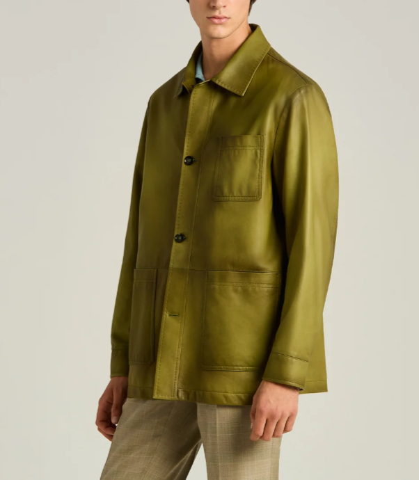 Giacca in pelle con bottoni frontali in verde 