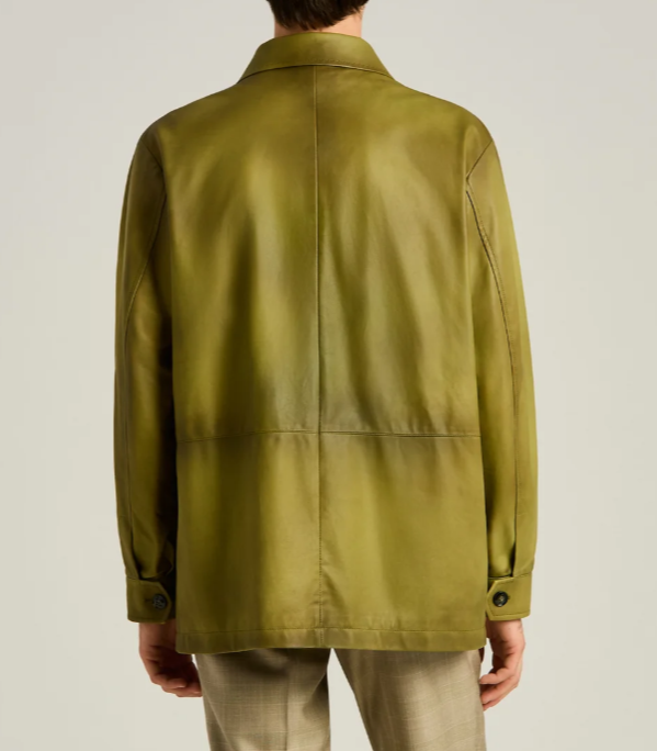 Giacca in pelle con bottoni frontali in verde 