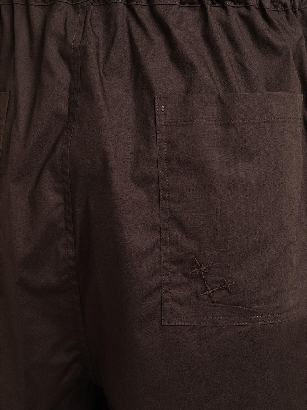 Bermuda con tasche a toppa elasticizzate in vita in marrone Laneus - uomo 