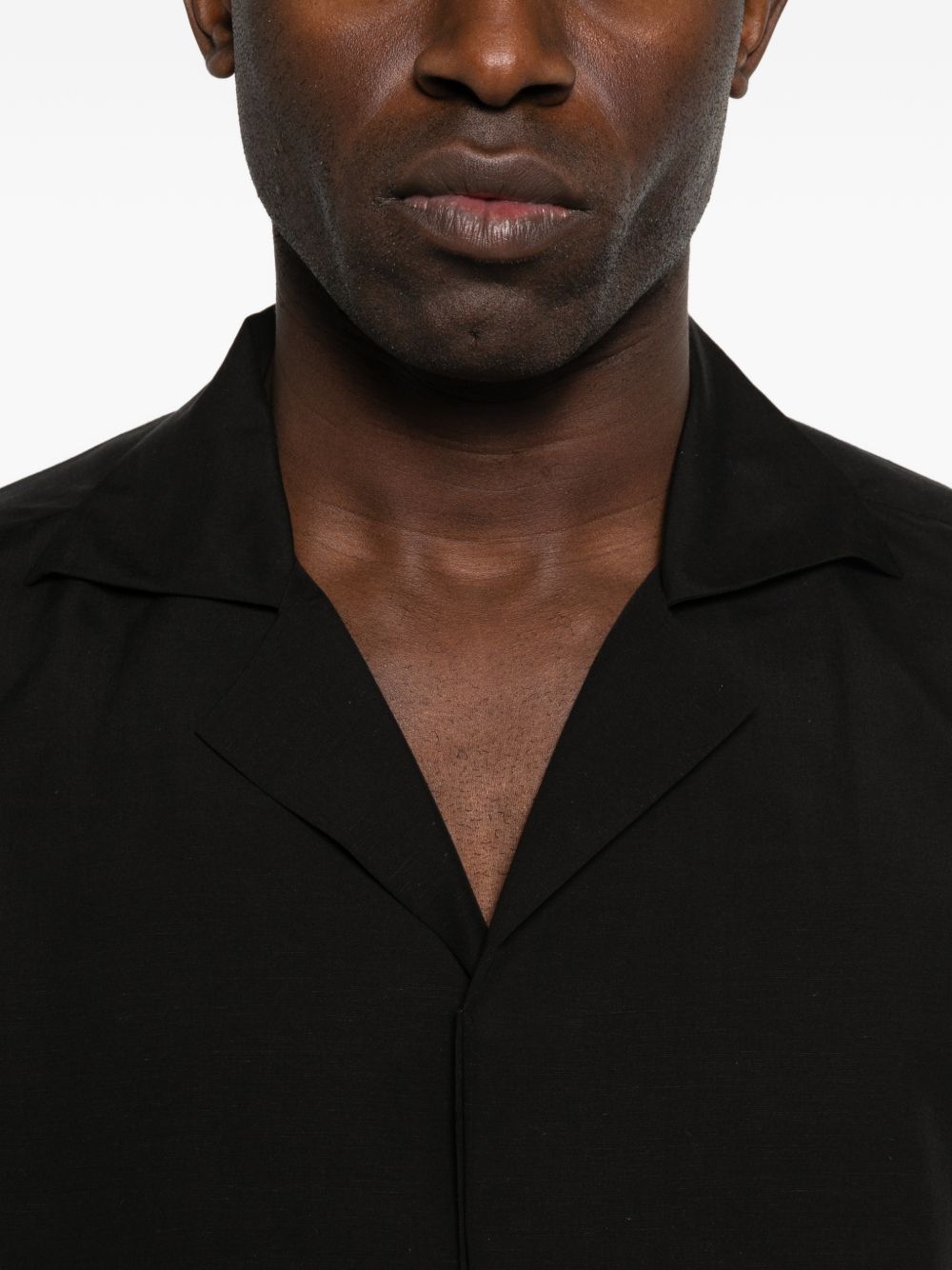 Camicia con revers a lancia in nero Lardini - uomo 
