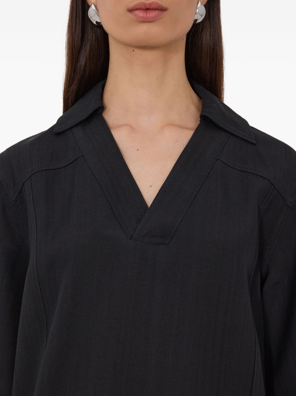 T-shirt con scollo a v ermo in nero Loulou de saison - donna 