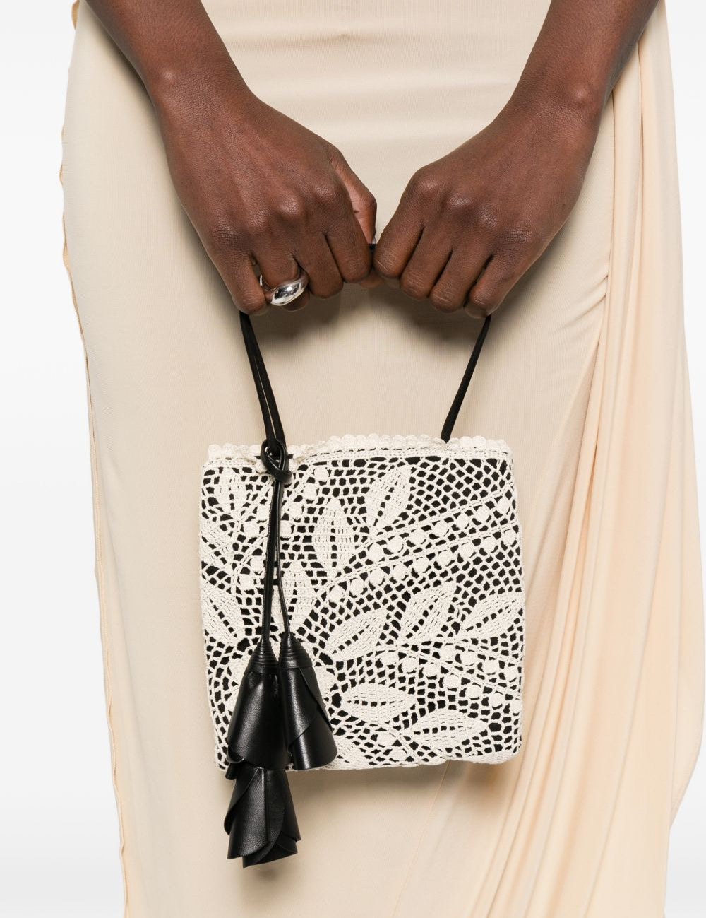 Borsa a mano julia all'uncinetto in nero e crema Magda butrym - donna 