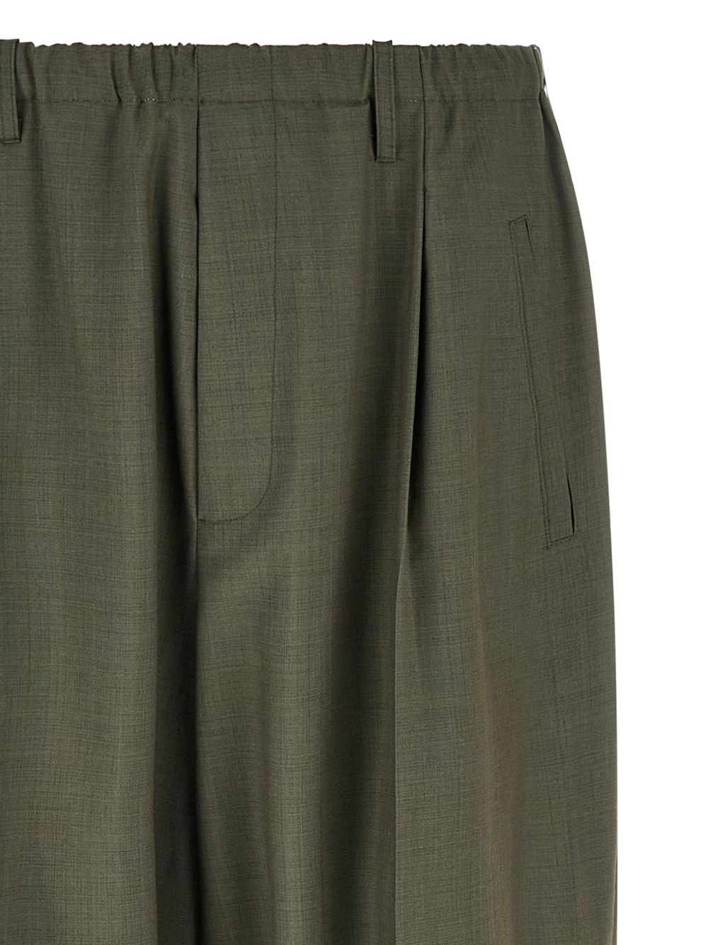 Pantaloni affusolati con elastico in vita in verde Magliano - uomo 