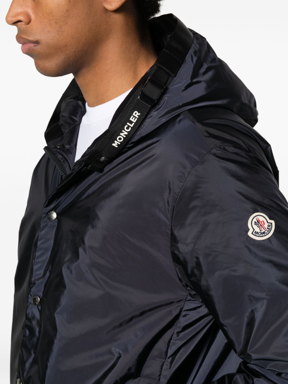 Piumino con cappuccio e logo in blu Moncler - uomo 