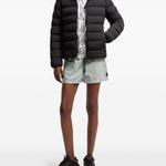 Piumino con cappuccio alete in nero Moncler - donna 