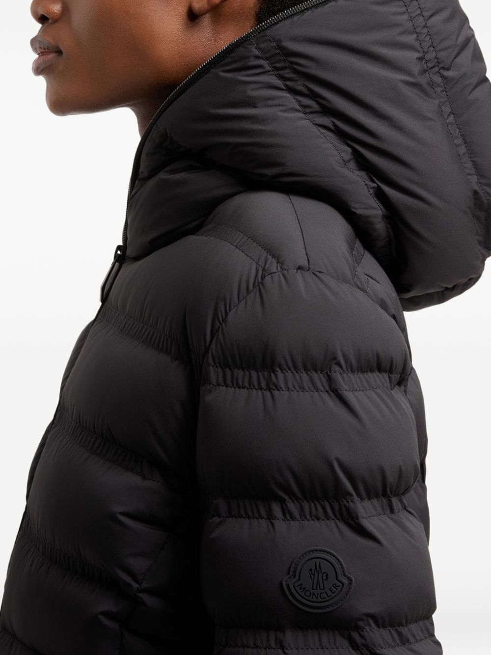 Piumino con cappuccio alete in nero Moncler - donna 