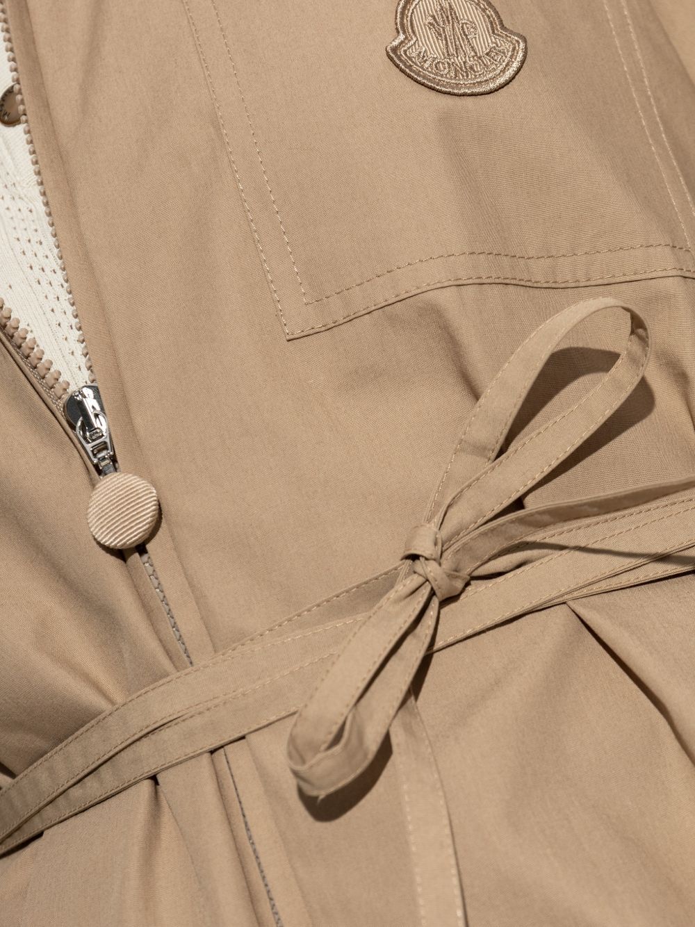 Giacca in cotone con cintura e chiusura a zip in beige Moncler - donna 