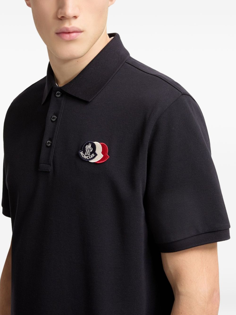 Polo con applicazione logo in blu Moncler - uomo 