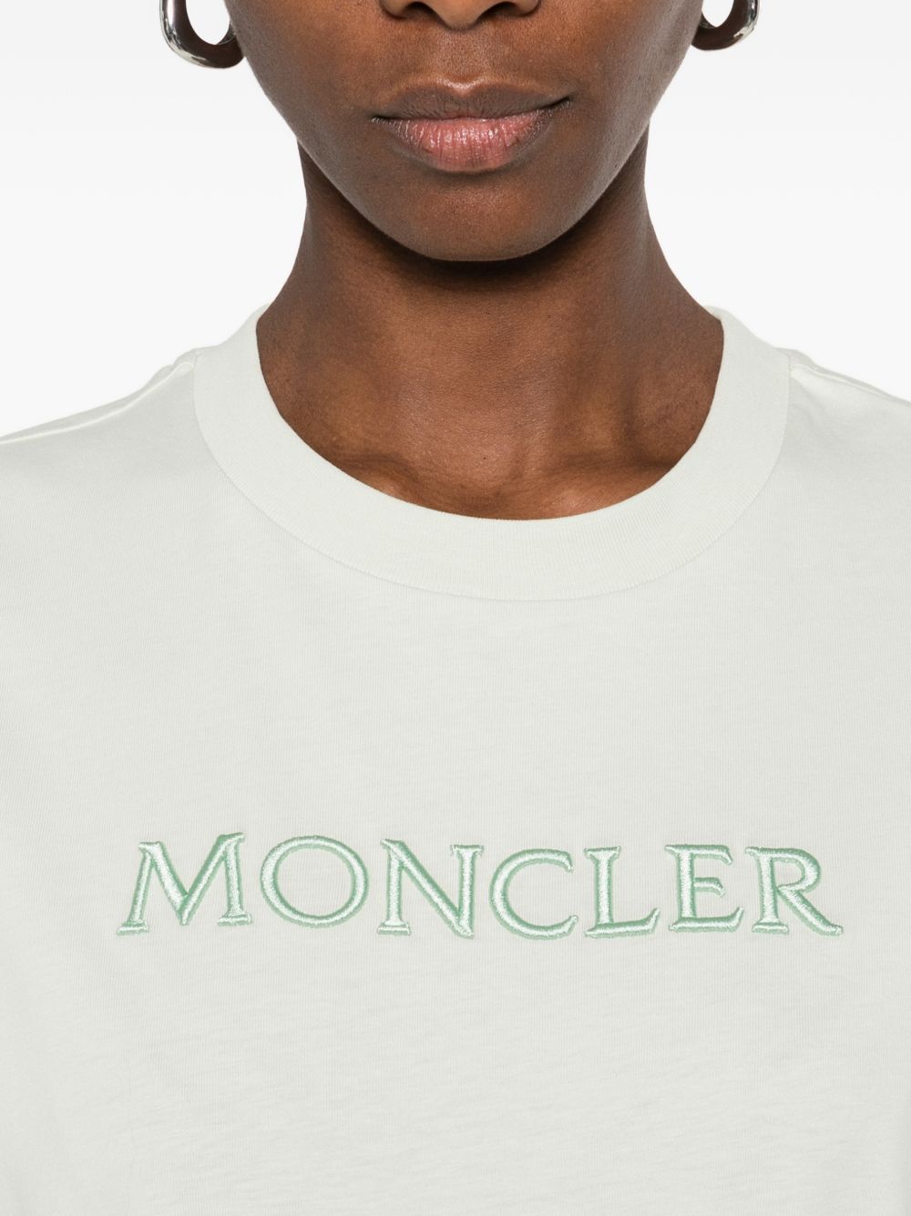 T-shirt con logo in bianco Moncler - donna 