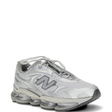 Sneakers 2000 in argento new balance - unisex 