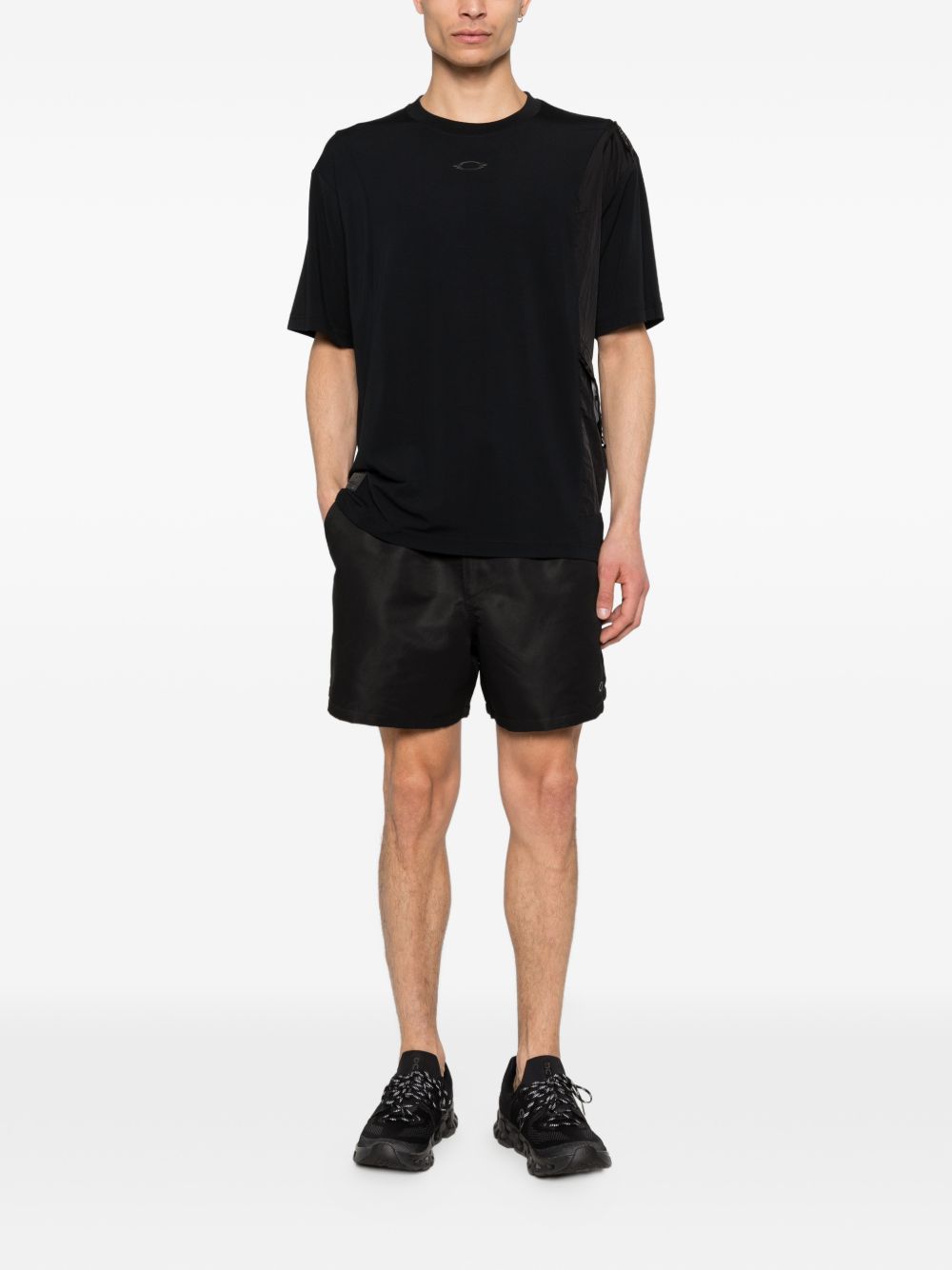 T-shirt con logo e dettaglio in nero Oakley - uomo 