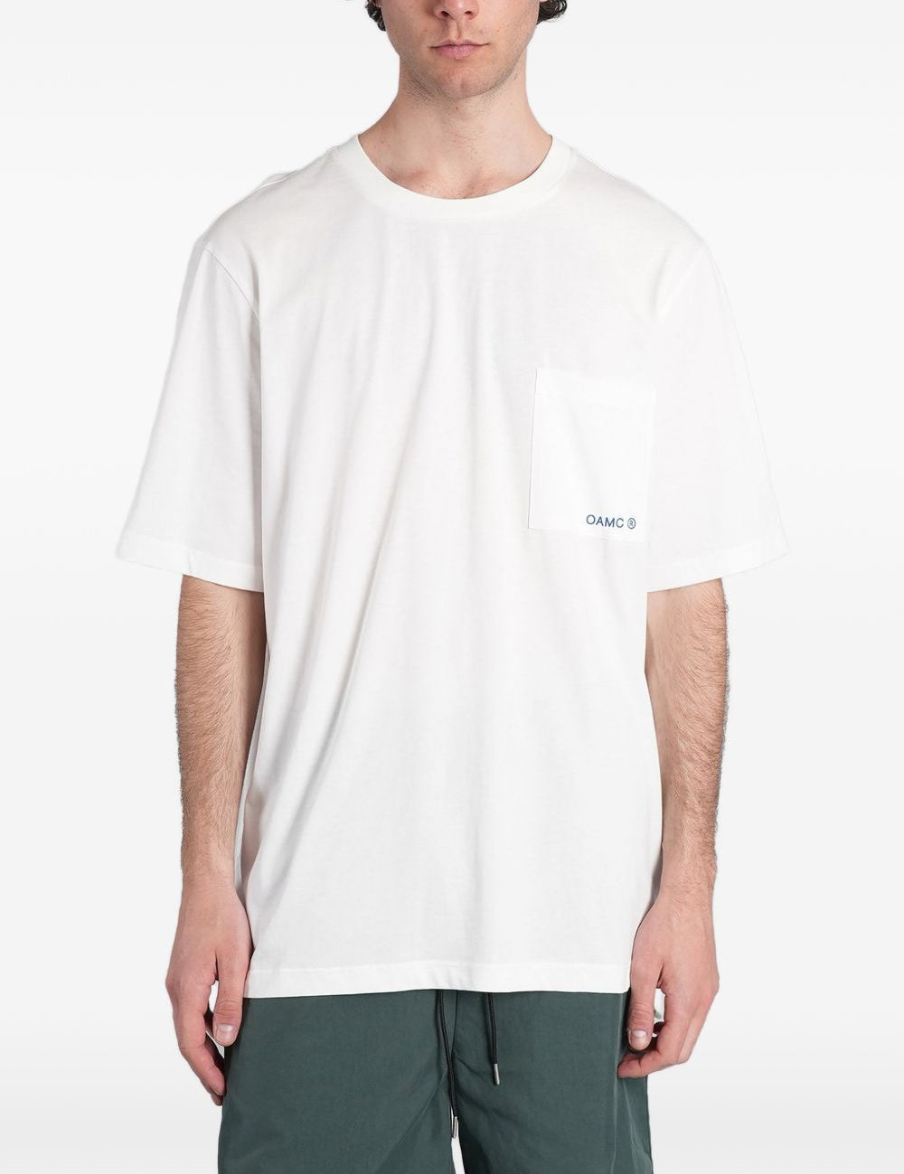 T-shirt con stampa del logo in bianco Oamc peacemaker - uomo 