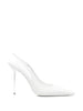 Decollete Lidia con cinturino in bianco