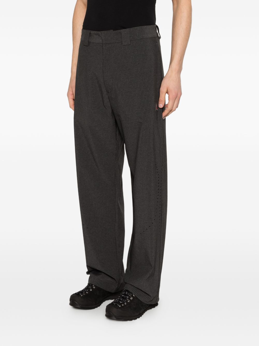 Pantaloni gessati con logo in nero Roa - uomo 