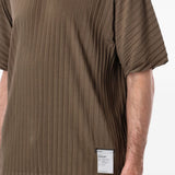 T-shirt AuraLite™ plissettata in verde Satisfy - unisex 