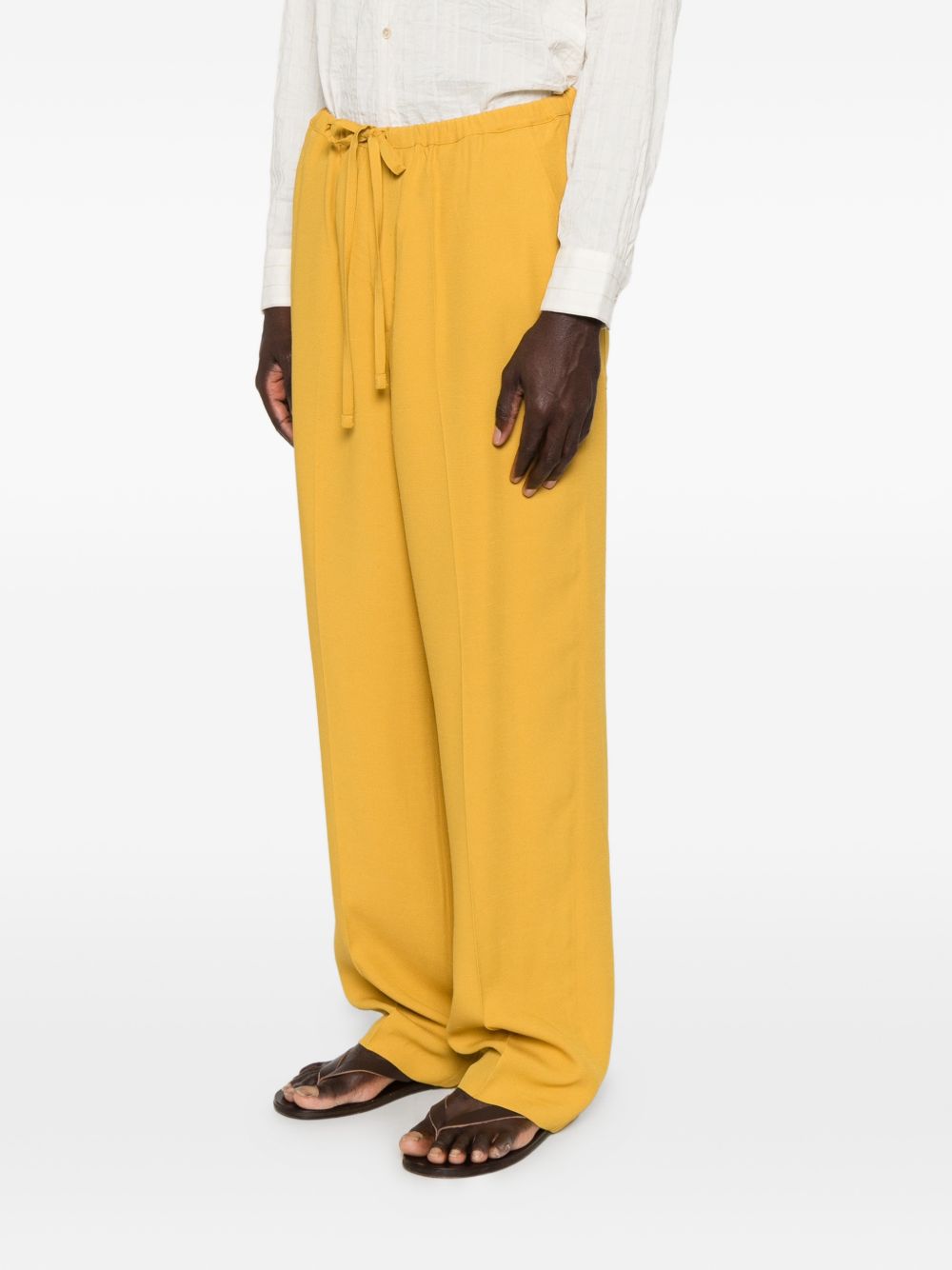 Pantaloni con coulisse in vita e piega stirata in giallo Second layer - uomo 
