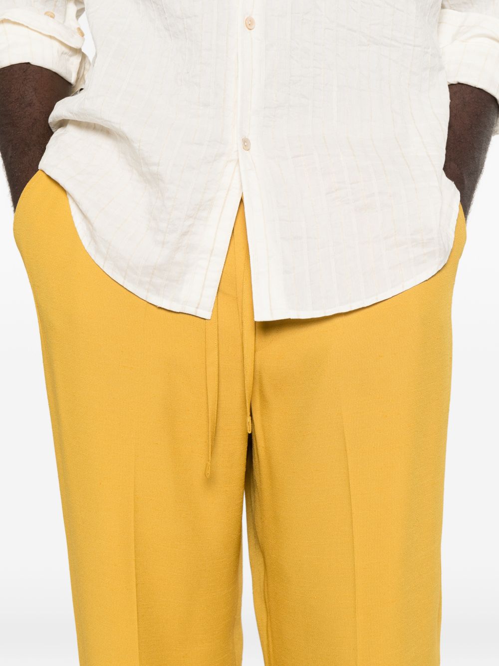 Pantaloni con coulisse in vita e piega stirata in giallo Second layer - uomo 
