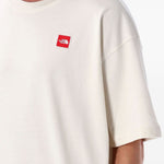 T-shirt con logo e toppa in bianco The north face - uomo 