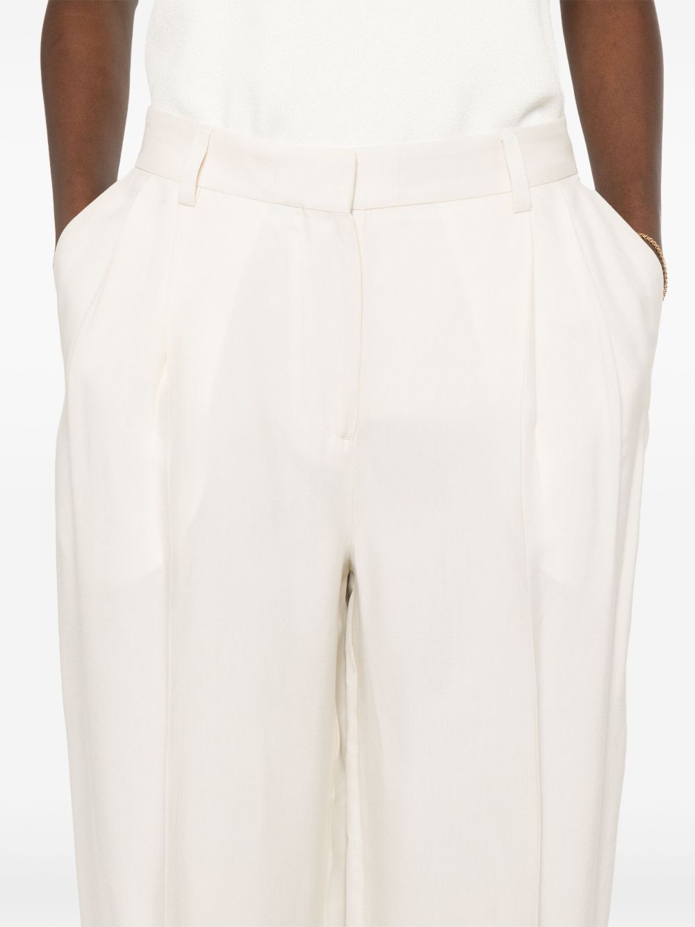 Pantaloni fluidi a doppia piega in bianco Toteme - donna 