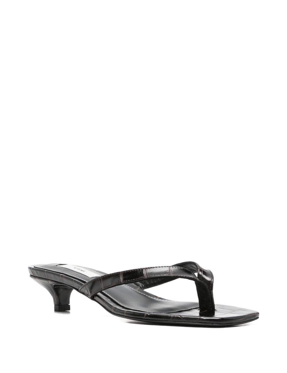 Sandali con tacco basso effetto coccodrillo in marrone Toteme - donna 