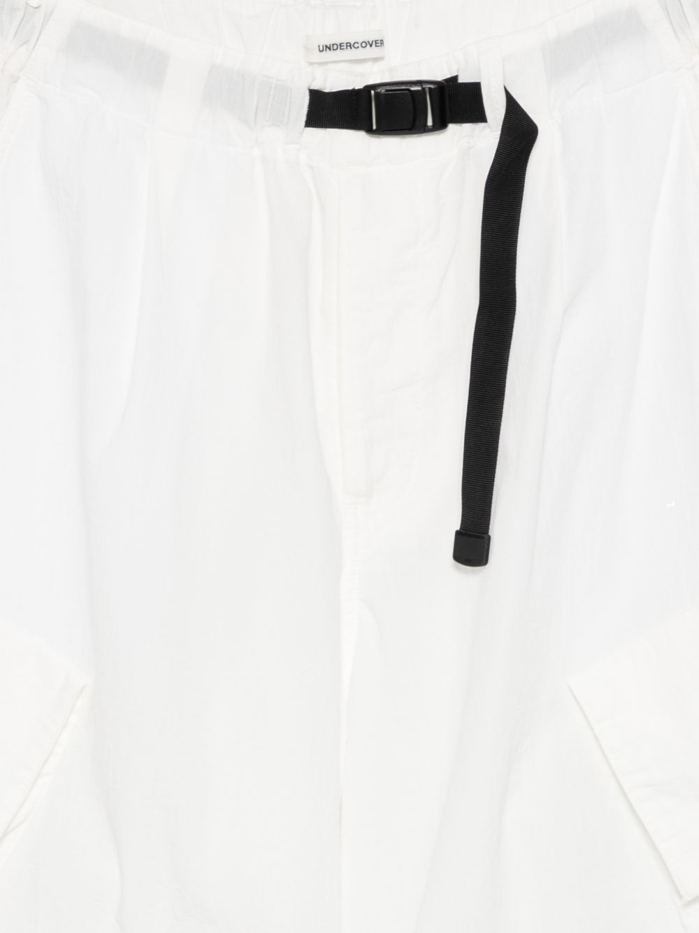 Pantaloncini con chiusura a fibbia in bianco Undercover - uomo 