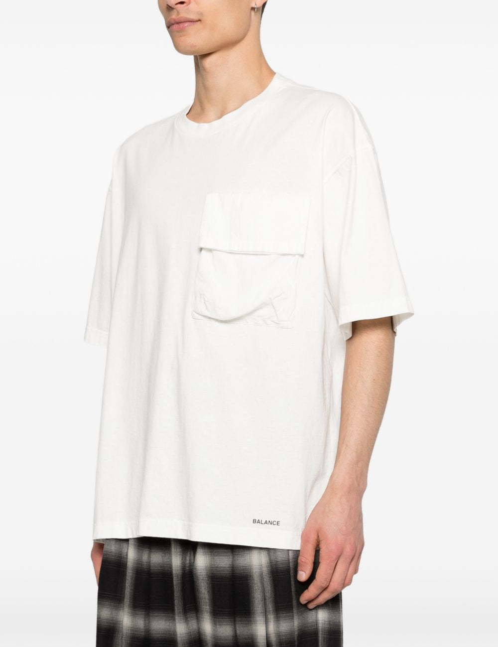 T-shirt con tasca sul petto in bianco Undercover - uomo 