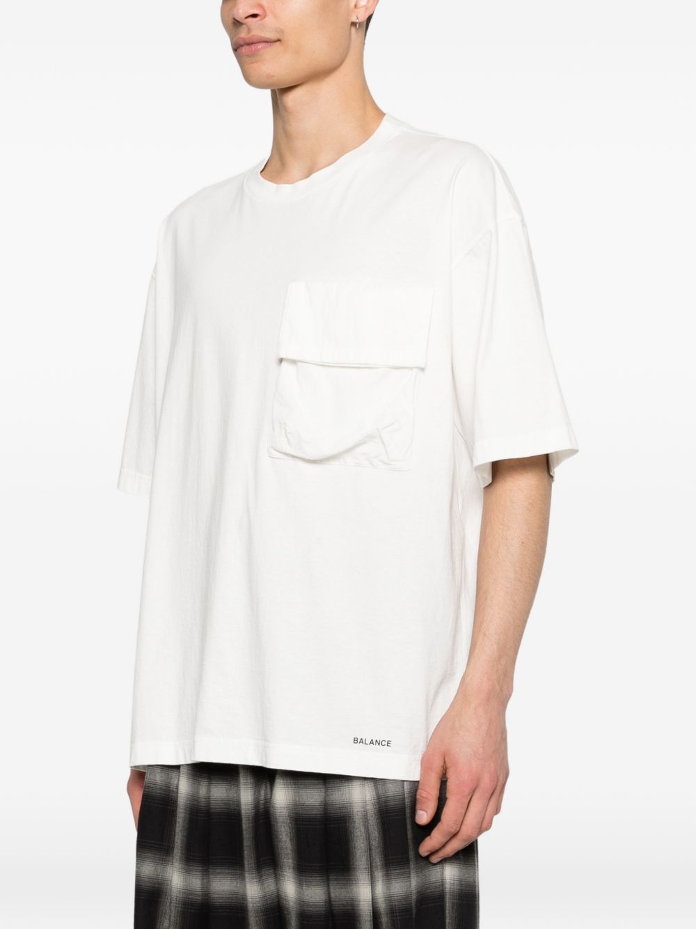 T-shirt con tasca sul petto in bianco Undercover - uomo 