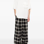 T-shirt con tasca sul petto in bianco Undercover - uomo 