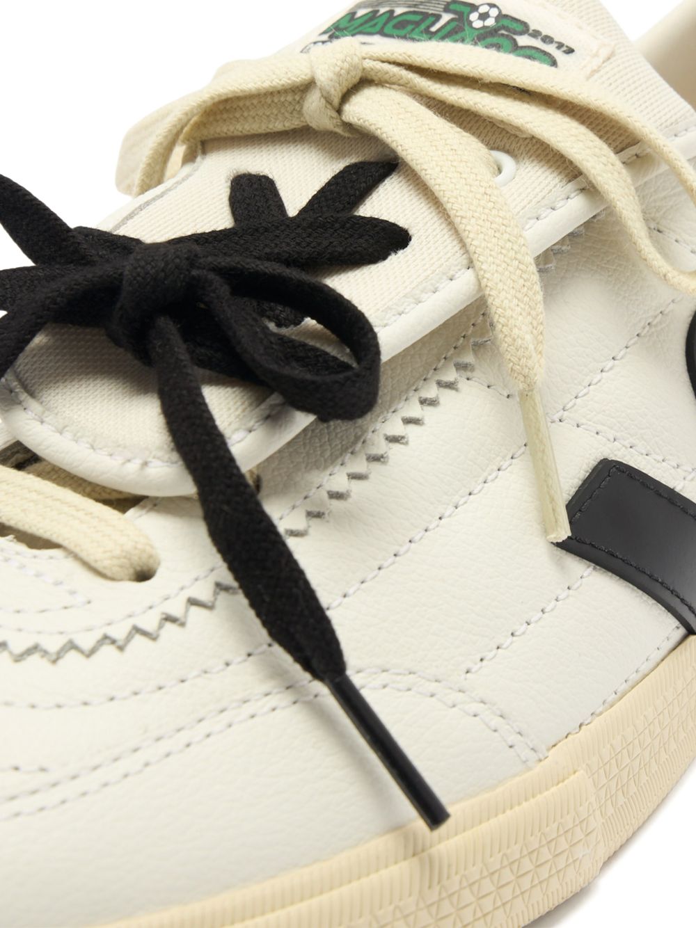 Sneakers con linguetta panenka in bianco Veja x magliano - uomo 