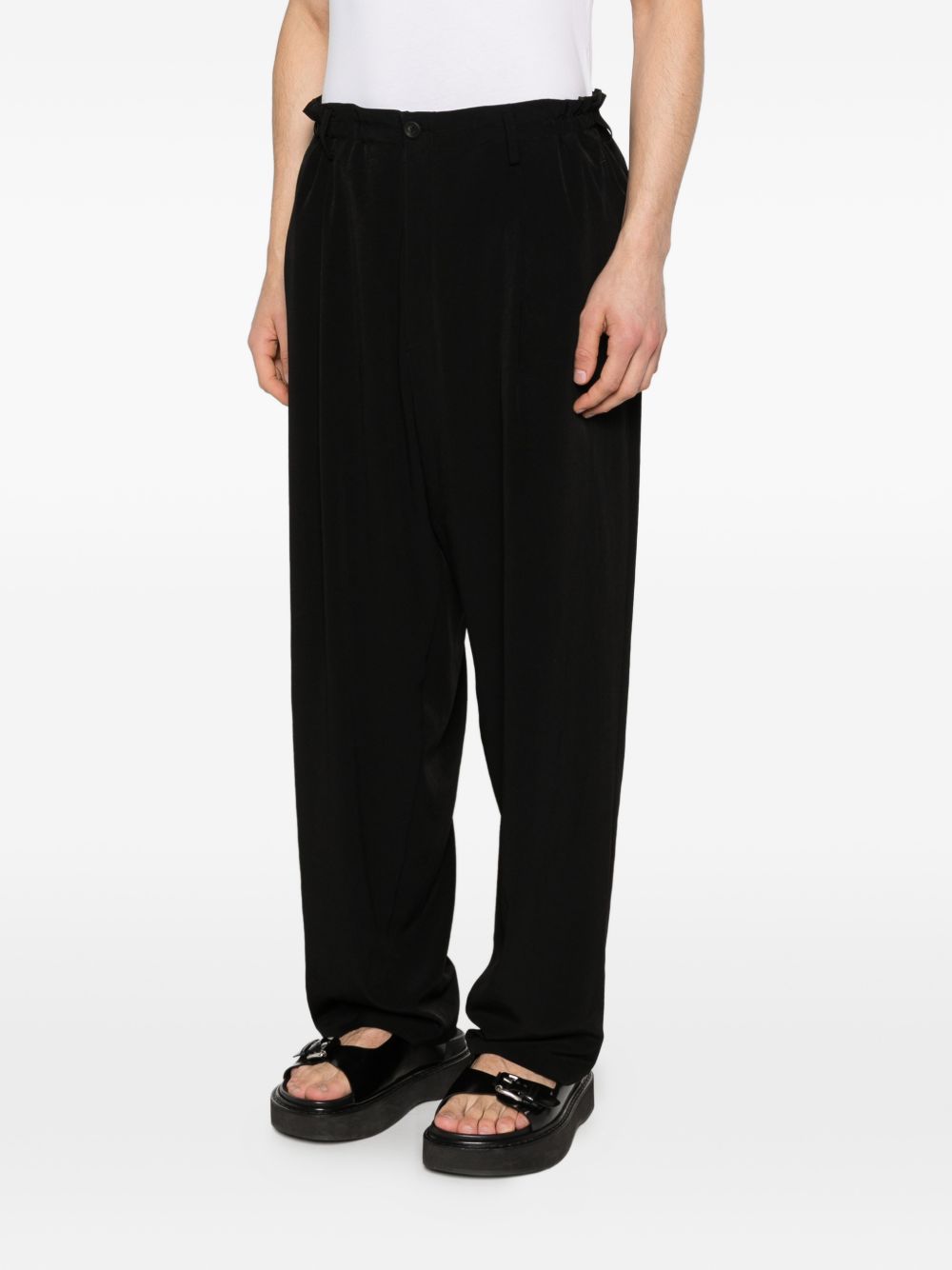 Pantaloni con pieghe frontali in nero Yohji yamamoto - uomo 