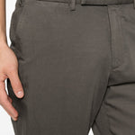 Pantaloni chino con passanti per cintura in grigio Zegna - uomo 