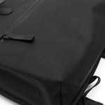 Zaino con design ripiegabile in nero Rains - unisex 