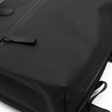 Zaino con design ripiegabile in nero Rains - unisex 