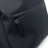Zaino con fibbia in blu Rains - unisex 