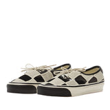 Sneakers lx authentic 44 shell in bainco e nero Vans - unisex 